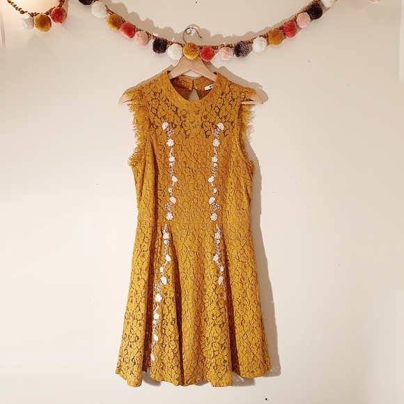 Miami Dress size Medium - Picture 1 of 4